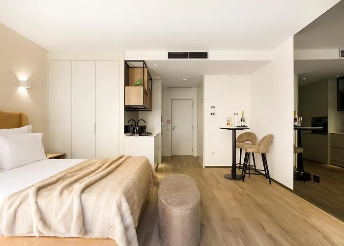 Alma Invicta Almada Premium Porto