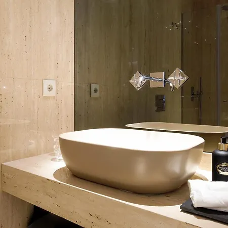 Alma Invicta Almada Premium Apartamento Oporto