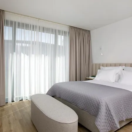 Alma Invicta Almada Premium * Porto