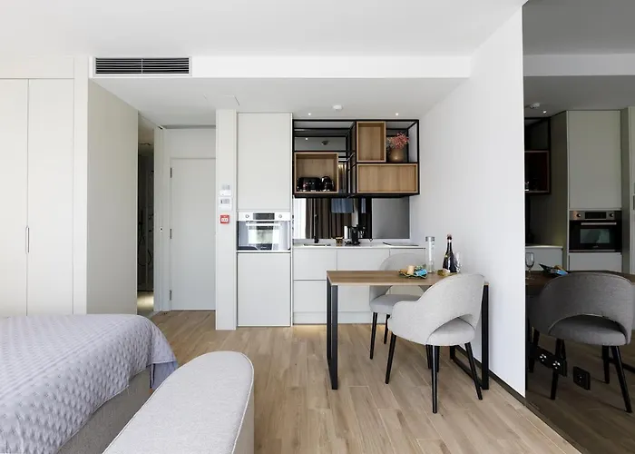 Alma Invicta Almada Premium Apartament *